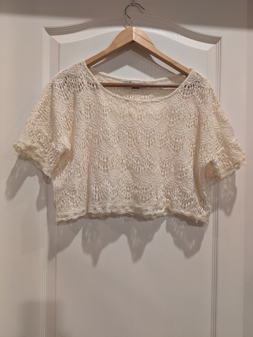 Forever 21 Ivory Crochet Lace Crop Top L Button Back Boho Festival